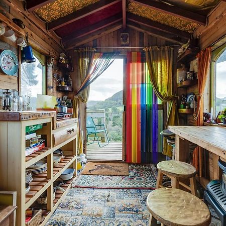 2 X Double Bed Glamping Wagon In Dalby Forest Скарбъро Екстериор снимка