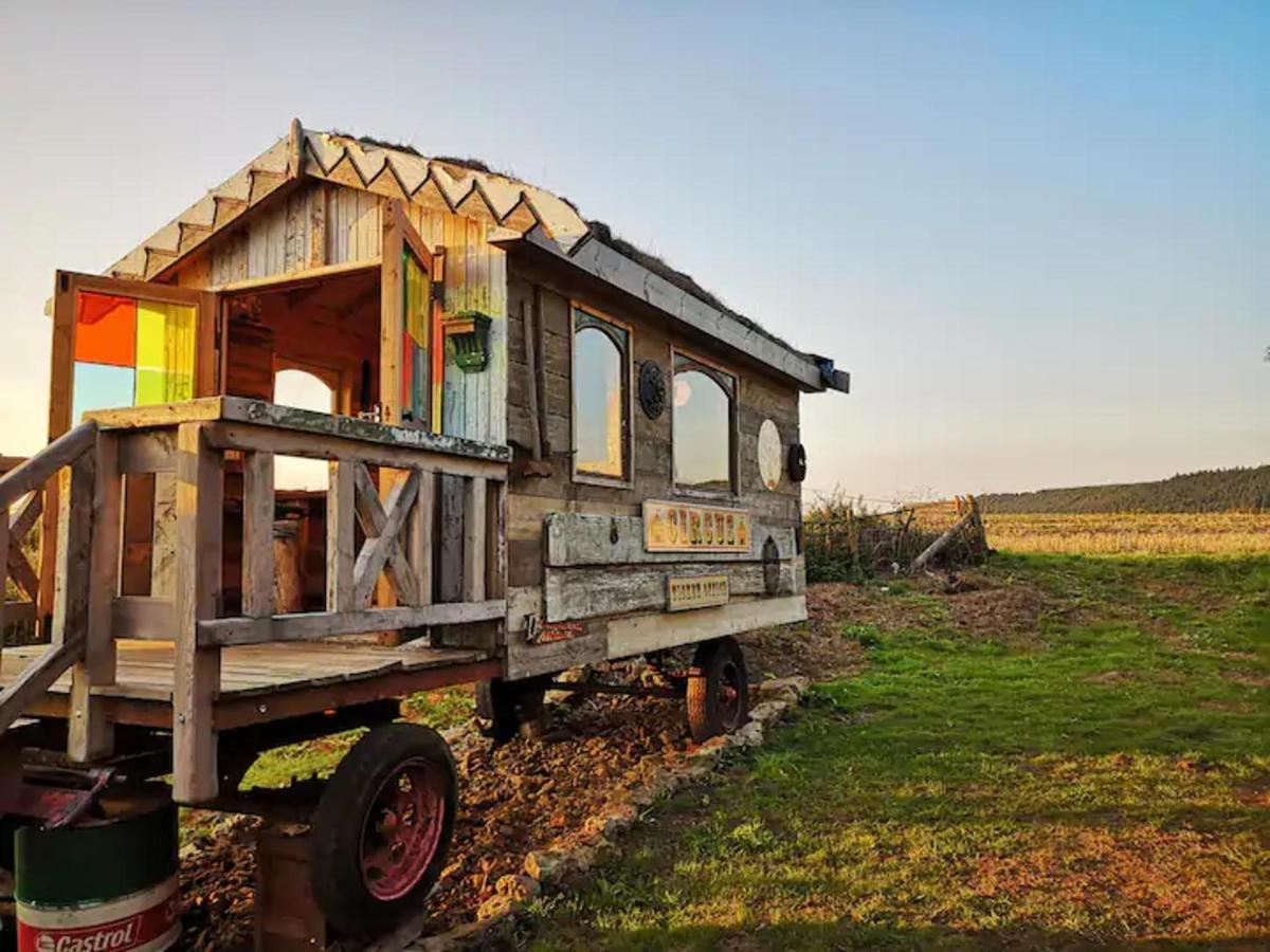 2 X Double Bed Glamping Wagon In Dalby Forest Скарбъро Екстериор снимка