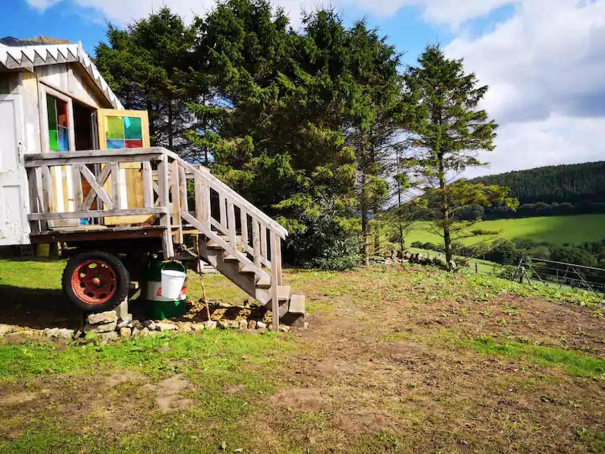 2 X Double Bed Glamping Wagon In Dalby Forest Скарбъро Екстериор снимка